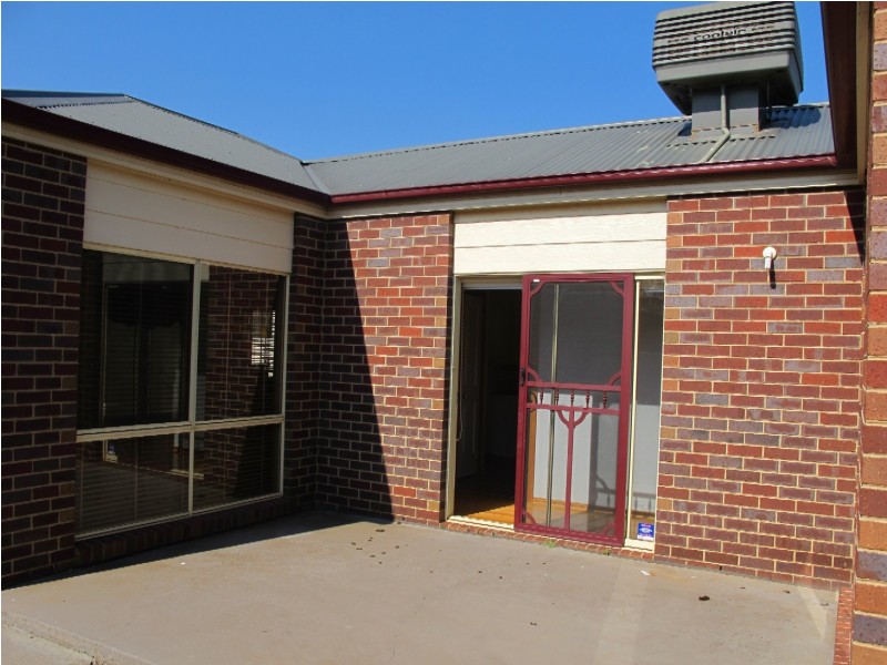 38 Wyperfeld Circuit, Caroline Springs VIC 3023