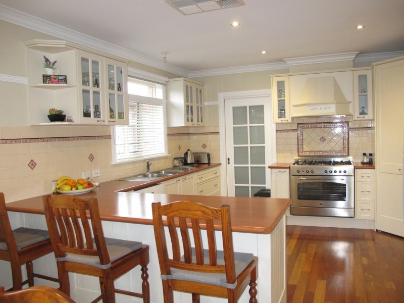 12 Whitmore Place, Hillside VIC 3037