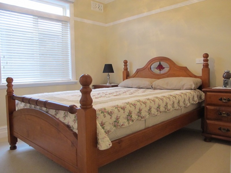 12 Whitmore Place, Hillside VIC 3037