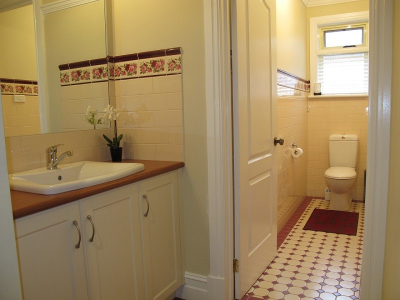 12 Whitmore Place, Hillside VIC 3037