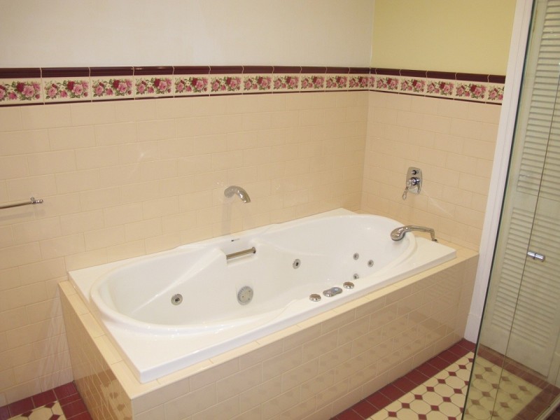 12 Whitmore Place, Hillside VIC 3037