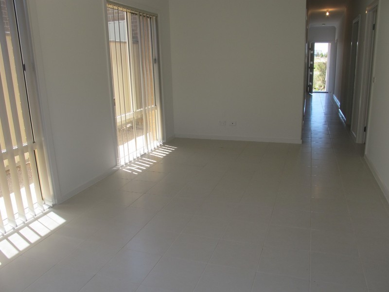 28/40 McCubbin Way, Caroline Springs VIC 3023