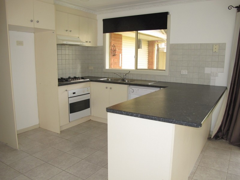 15 Santolin Drive, Hillside VIC 3037