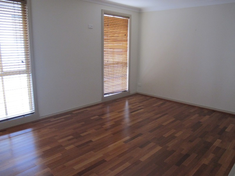 2 Isabel Close, Caroline Springs VIC 3023