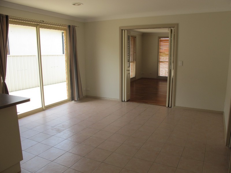 2 Isabel Close, Caroline Springs VIC 3023