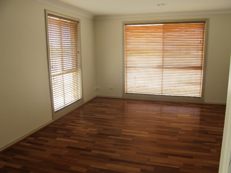 2 Isabel Close, Caroline Springs VIC 3023