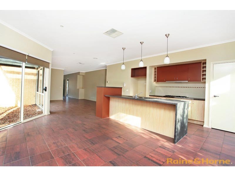 18 Cassan Way, Caroline Springs VIC 3023