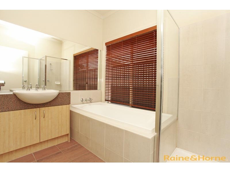 18 Cassan Way, Caroline Springs VIC 3023