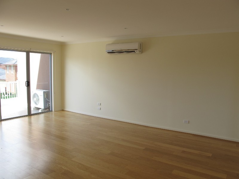 8 Kai Close, Caroline Springs VIC 3023