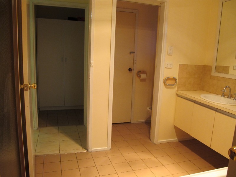 94 Kurung Drive, Kings Park VIC 3021