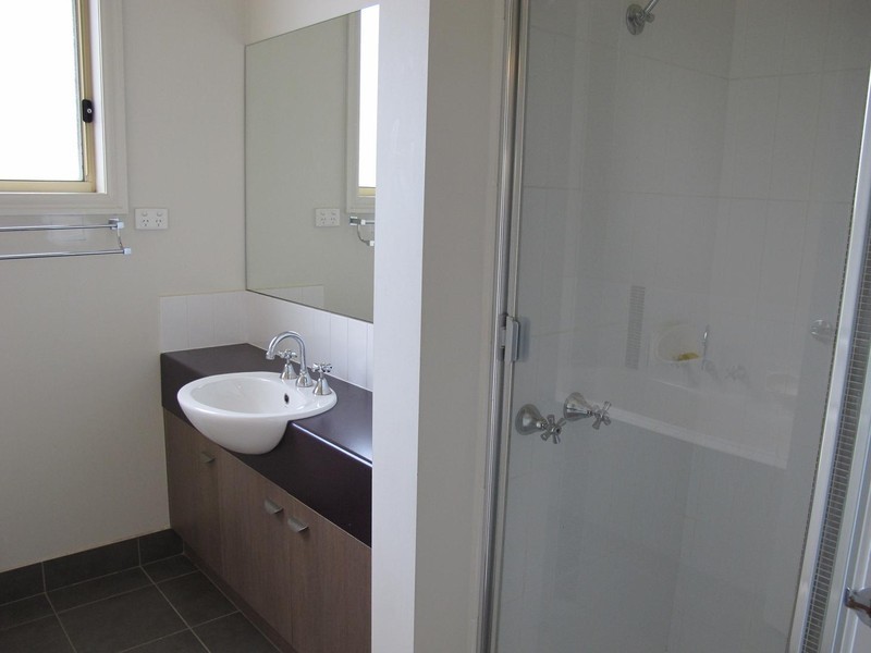 8 Fairbairn Way, Caroline Springs VIC 3023