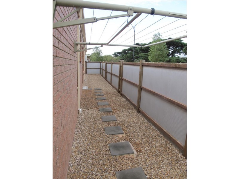 8 Fairbairn Way, Caroline Springs VIC 3023