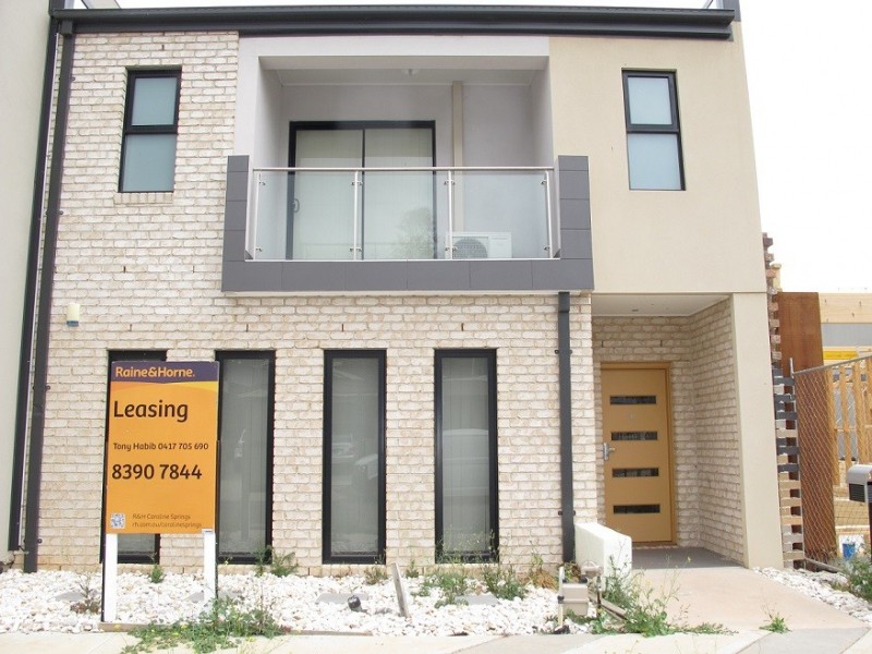 10 Boathouse Drive, Caroline Springs VIC 3023