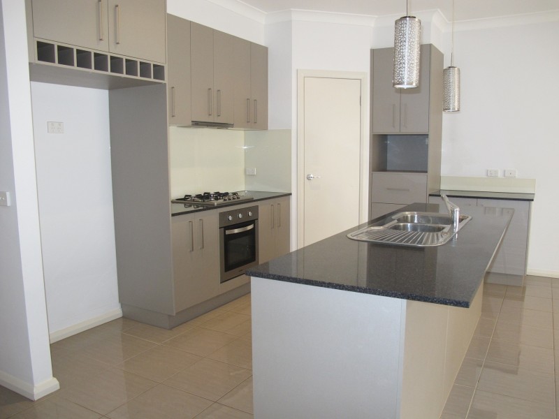 10 Boathouse Drive, Caroline Springs VIC 3023