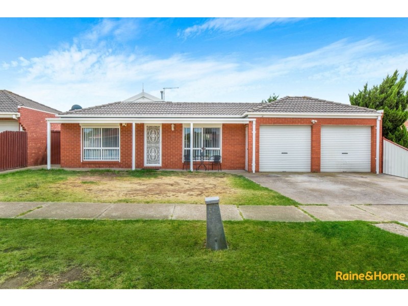 18 Billungah Place, Burnside VIC 3023