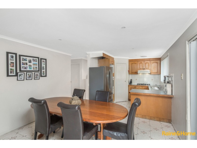 18 Billungah Place, Burnside VIC 3023