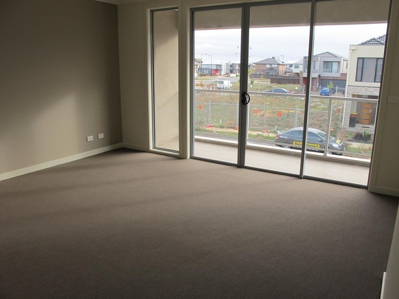 14 Marine Parade, Caroline Springs VIC 3023