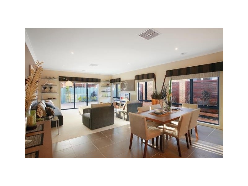 18 Gardenia Way, Caroline Springs VIC 3023