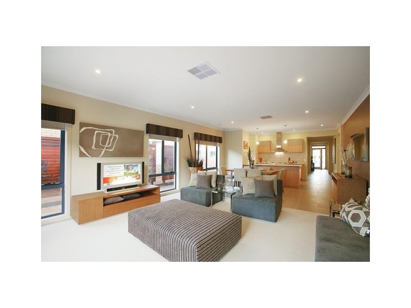 18 Gardenia Way, Caroline Springs VIC 3023