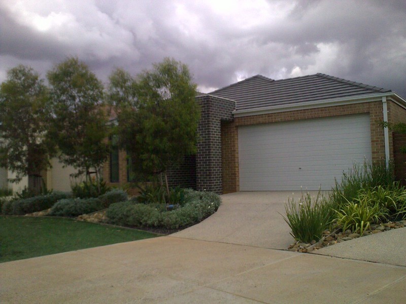 18 Gardenia Way, Caroline Springs VIC 3023