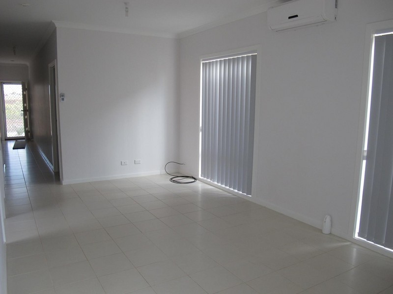 22/40 McCubbin Way, Caroline Springs VIC 3023