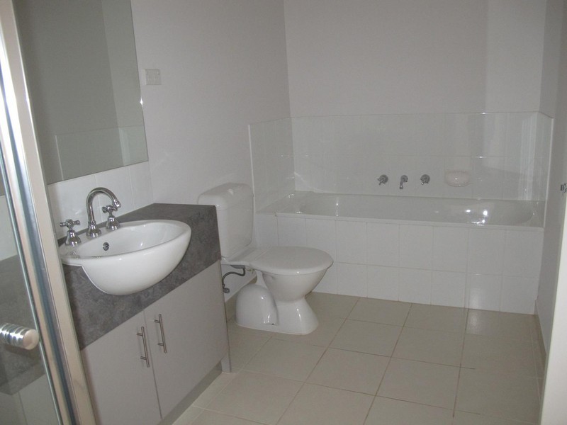 22/40 McCubbin Way, Caroline Springs VIC 3023