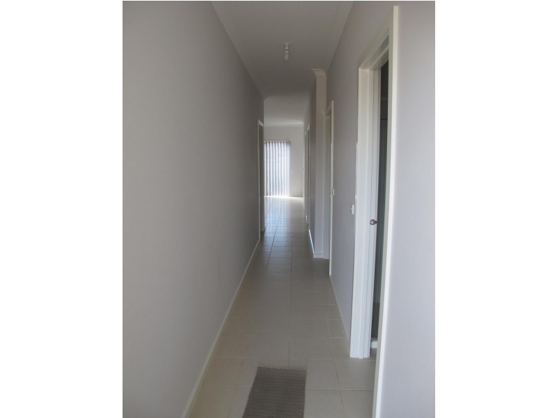 22/40 McCubbin Way, Caroline Springs VIC 3023