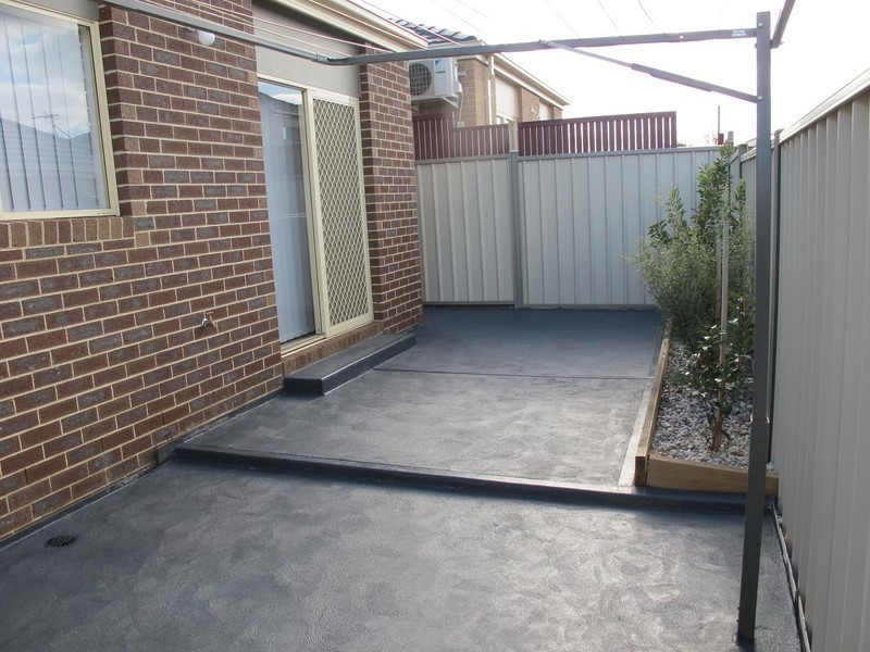 22/40 McCubbin Way, Caroline Springs VIC 3023