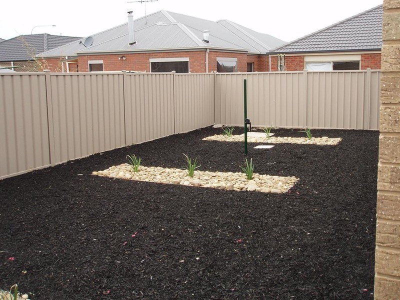 6 Mount Way, Caroline Springs VIC 3023
