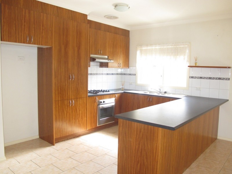 4 Franklin Place, Caroline Springs VIC 3023