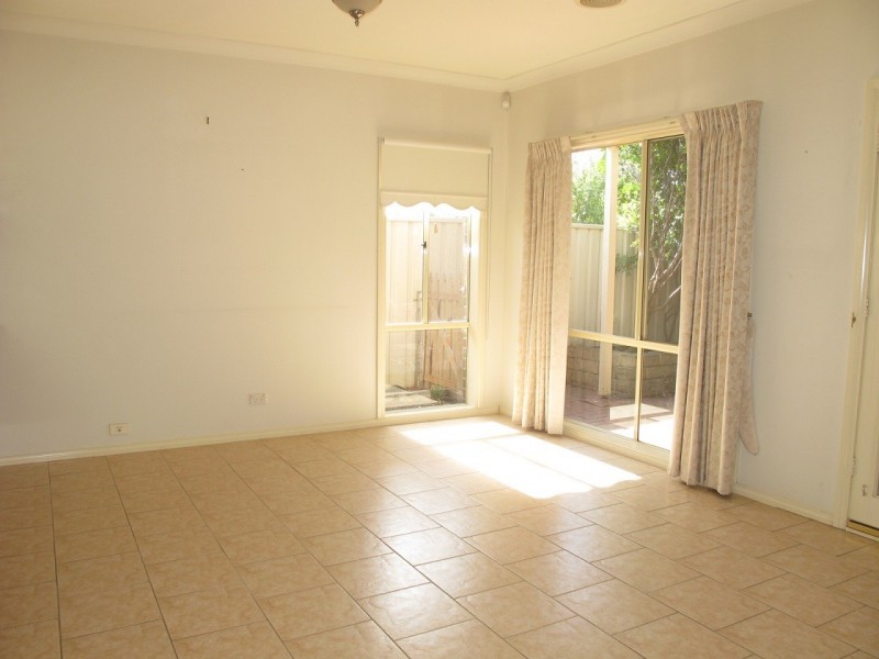 4 Franklin Place, Caroline Springs VIC 3023