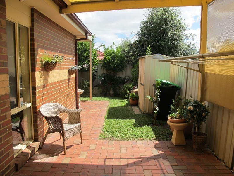 4 Franklin Place, Caroline Springs VIC 3023