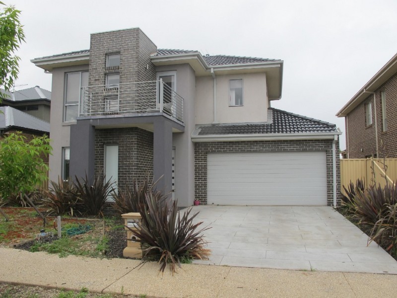 11 Irwin Gardens, Caroline Springs VIC 3023