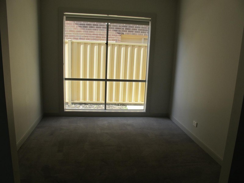 11 Irwin Gardens, Caroline Springs VIC 3023