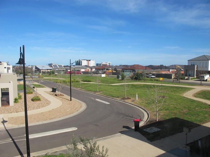 11 Irwin Gardens, Caroline Springs VIC 3023