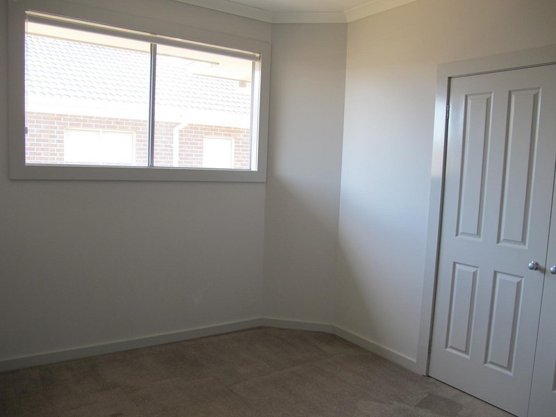 11 Irwin Gardens, Caroline Springs VIC 3023