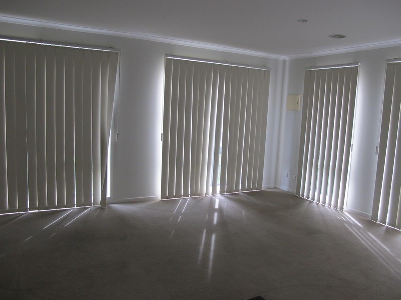 5/8 Sherdley Green, Caroline Springs VIC 3023