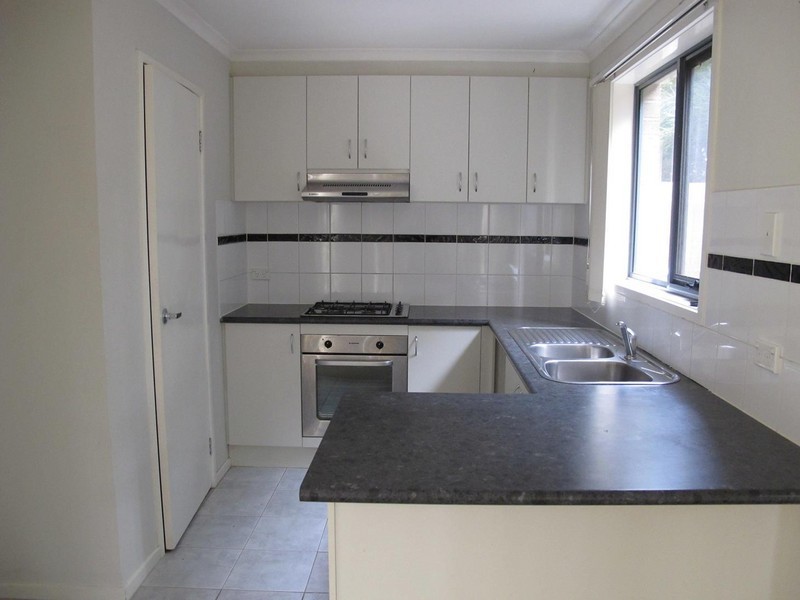 5/8 Sherdley Green, Caroline Springs VIC 3023