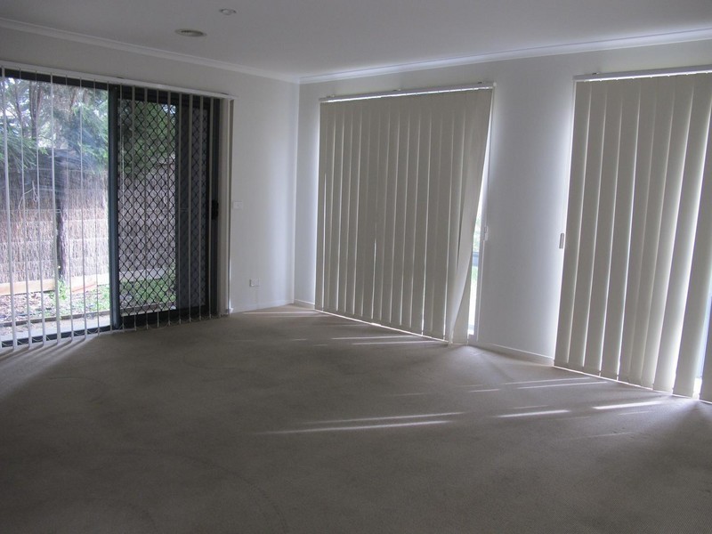 5/8 Sherdley Green, Caroline Springs VIC 3023