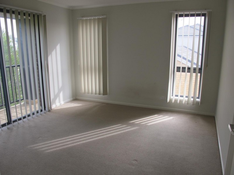 5/8 Sherdley Green, Caroline Springs VIC 3023