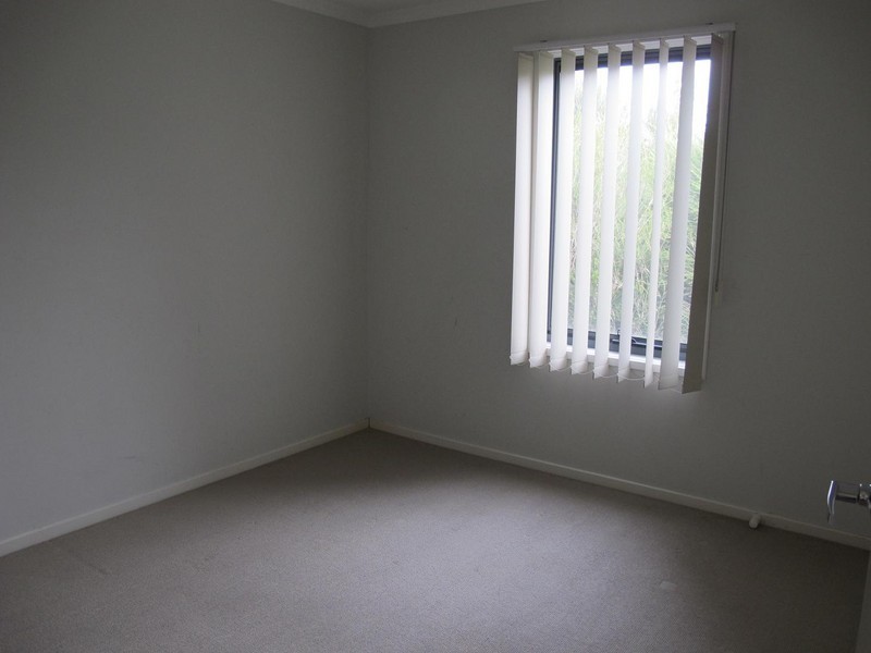 5/8 Sherdley Green, Caroline Springs VIC 3023