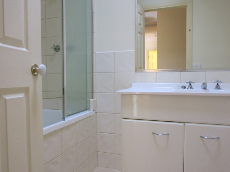 96 Tasman Crescent, Taylors Lakes VIC 3038