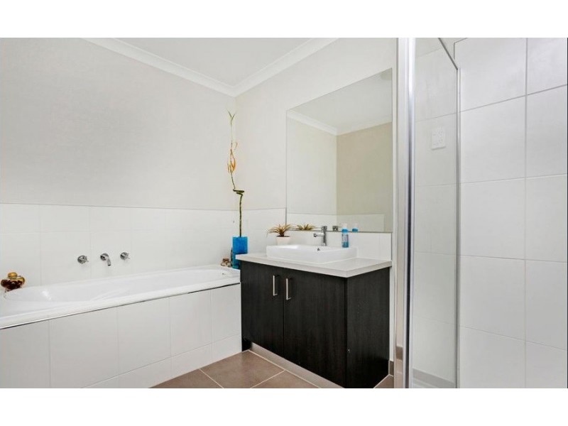 141 The Esplanade, Caroline Springs VIC 3023