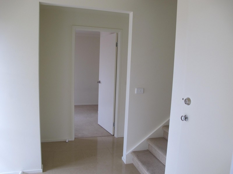 8 COOGEE DRIVE, Taylors Hill VIC 3037