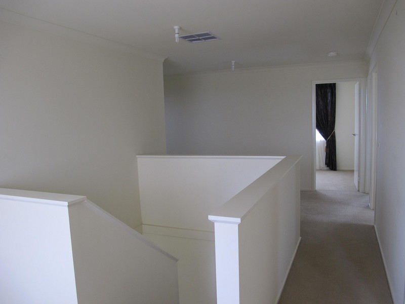 8 COOGEE DRIVE, Taylors Hill VIC 3037