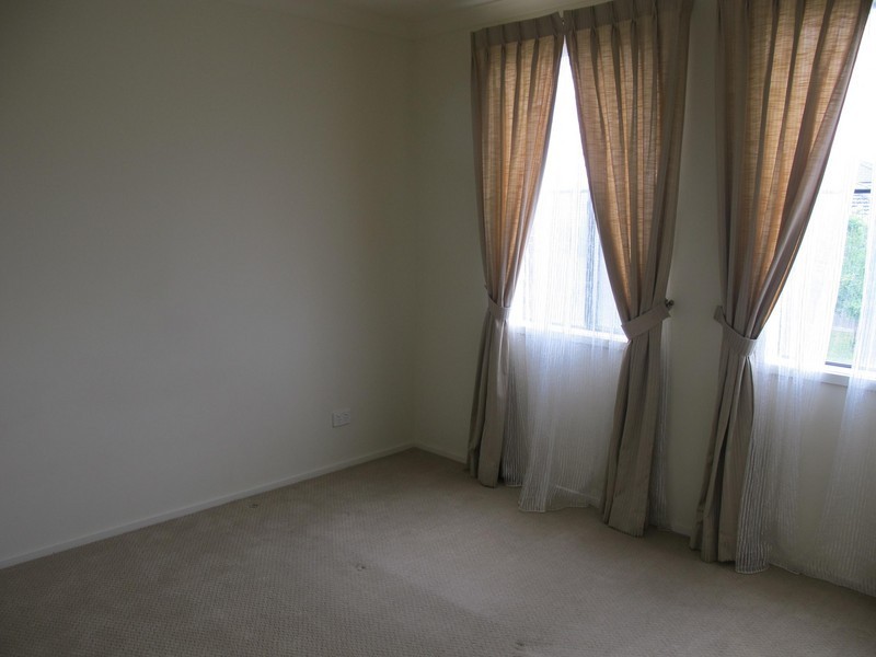 8 COOGEE DRIVE, Taylors Hill VIC 3037