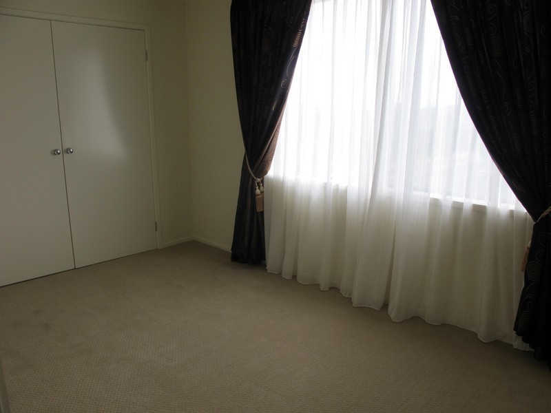 8 COOGEE DRIVE, Taylors Hill VIC 3037