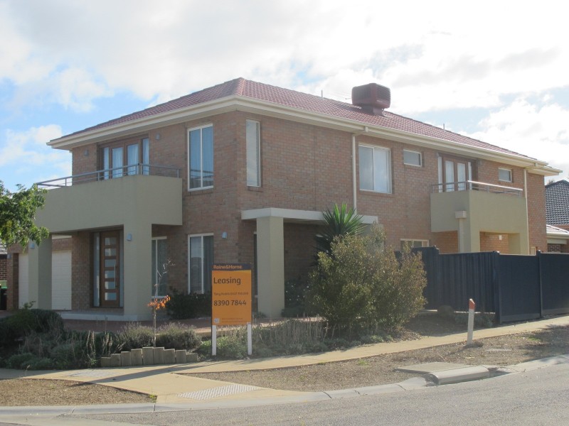 16 Carisbrook Street, Caroline Springs VIC 3023