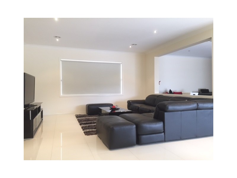16 Carisbrook Street, Caroline Springs VIC 3023