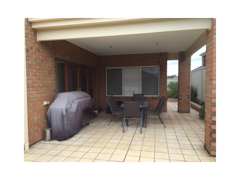 16 Carisbrook Street, Caroline Springs VIC 3023